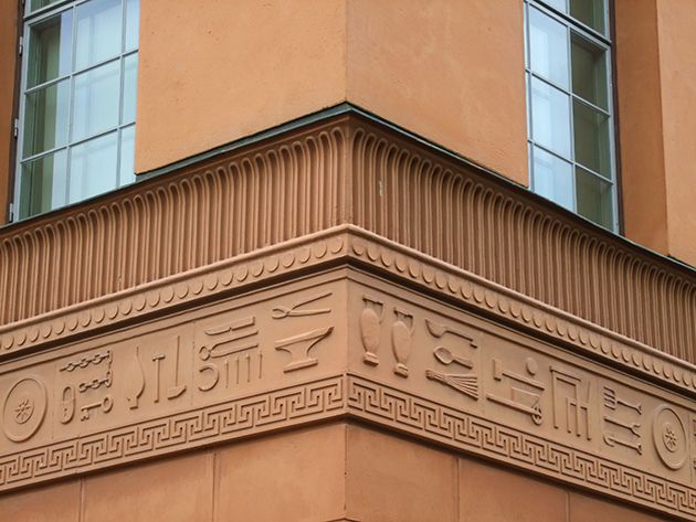 fornegyptiska symboler på fasaden