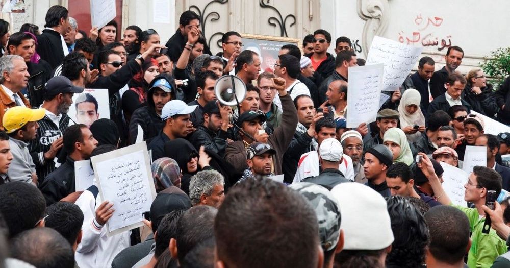 Protester i Tunisien